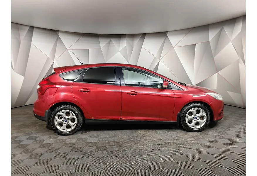 Ford Focus 1.6 Ti-VCT PowerShift (125 л.с.) Trend Красный в АВИЛОН. Слайд №6 Ford Focus 1.6 Ti-VCT PowerShift (125 л.с.) Trend Красный в АВИЛОН. Слайд №6