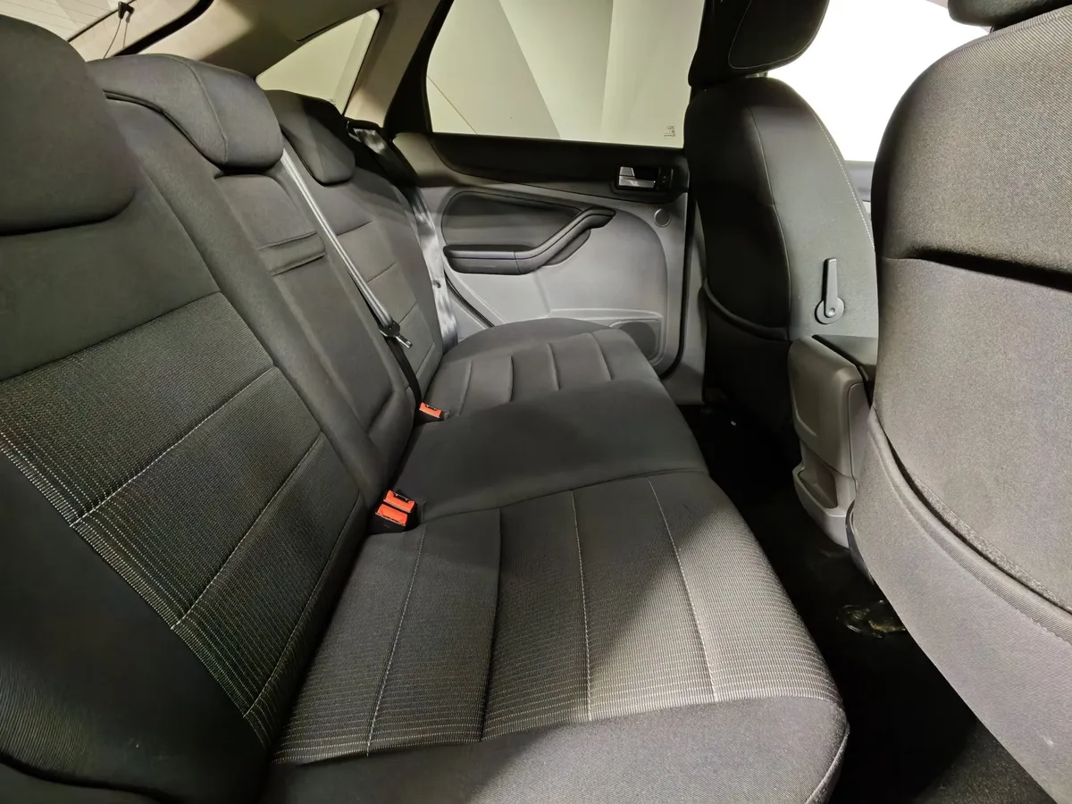 Ford Focus 1.6 AT (101 л.с.) Titanium Серебристый в АВИЛОН. Слайд №16