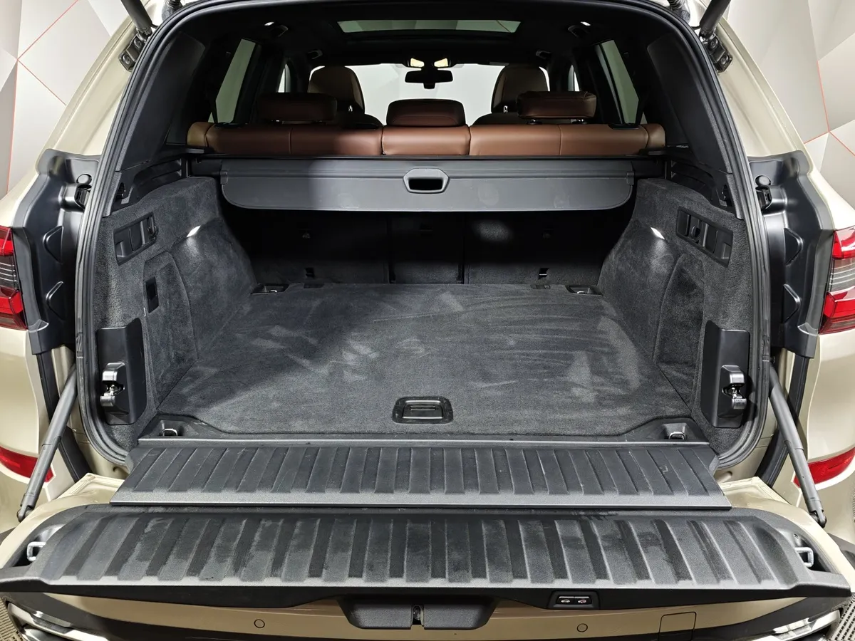 BMW X5 M50d Steptronic xDrive (400 л.с.) M Special Бежевый в АВИЛОН. Слайд №9