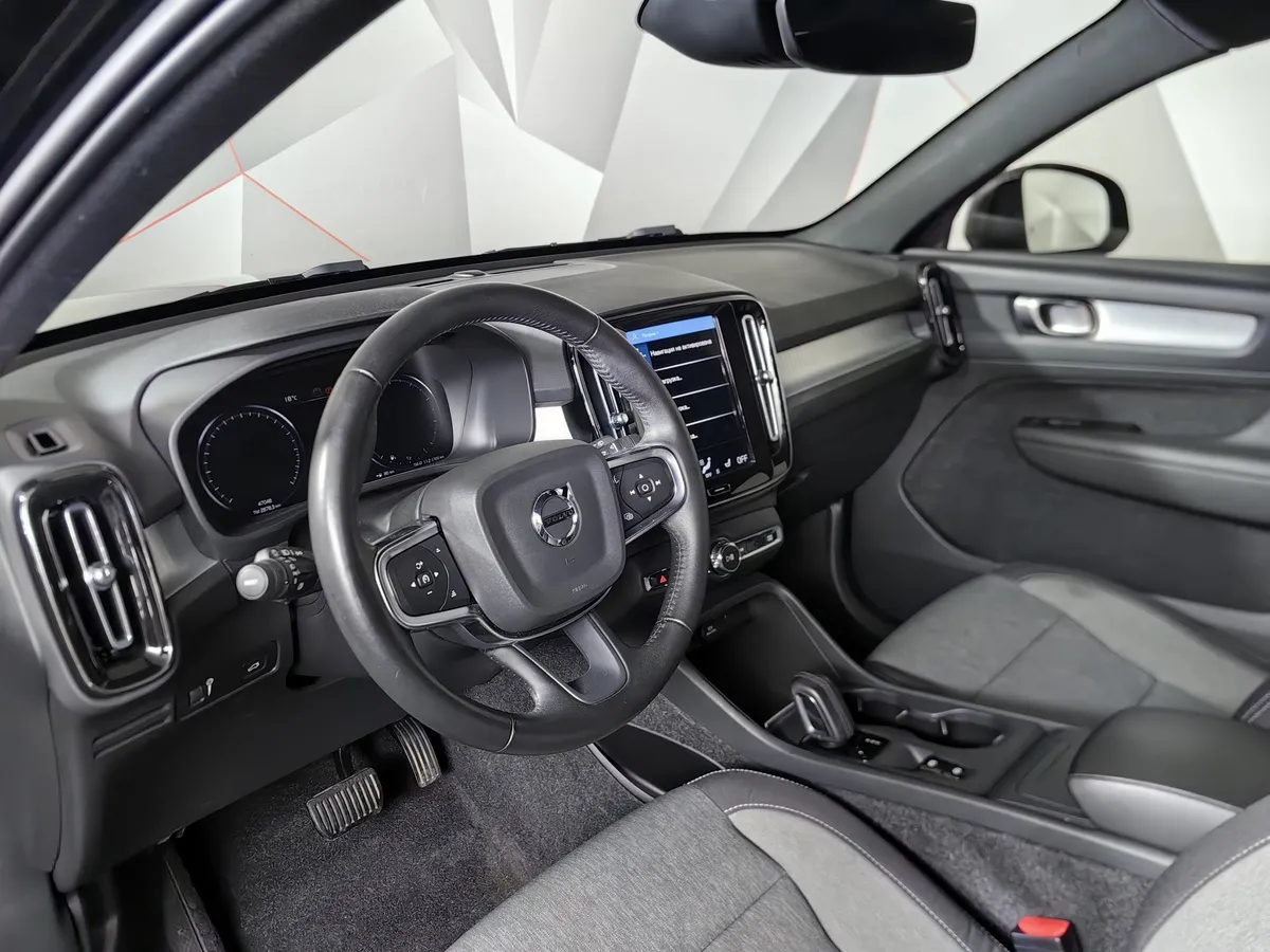 Volvo XC40 1.5 T3 Drive-E AT (150 л.с.) Momentum Черный в АВИЛОН. Слайд №19