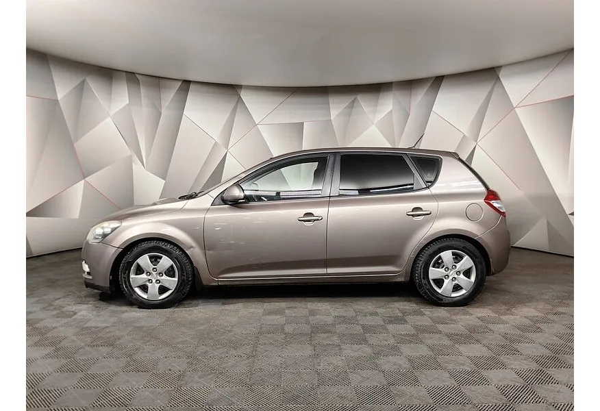 Kia Ceed 1.6 AT (122 л.с.) Бежевый в АВИЛОН. Слайд №5