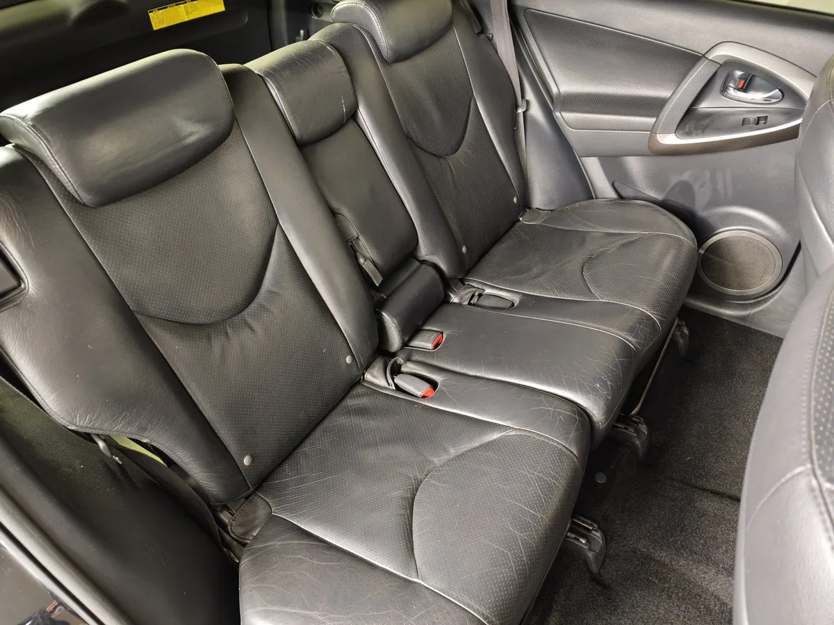 Toyota RAV4 2.0 CVT (158 л.с.) Черный в АВИЛОН. Слайд №17