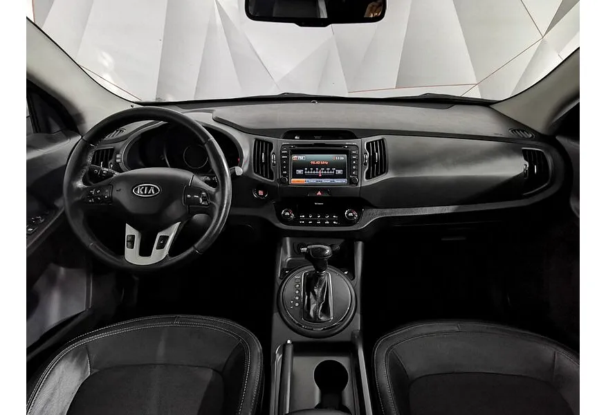 Kia Sportage 2.0 AT AWD (150 л.с.) Серебристый в АВИЛОН. Слайд №11