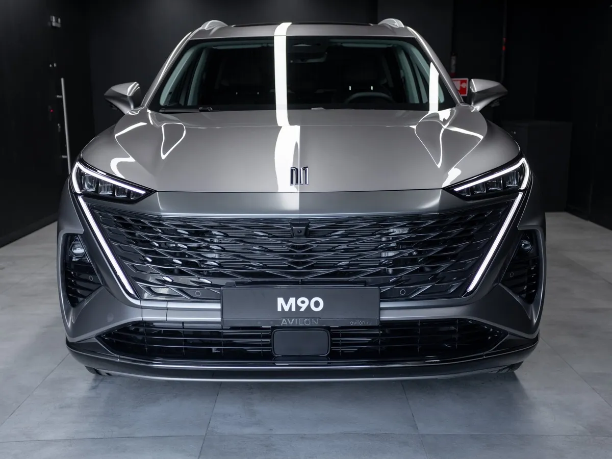 Москвич М90 2.0 ATT 4WD (200 л.с.) Ультимейт Серебристый в АВИЛОН. Слайд №4