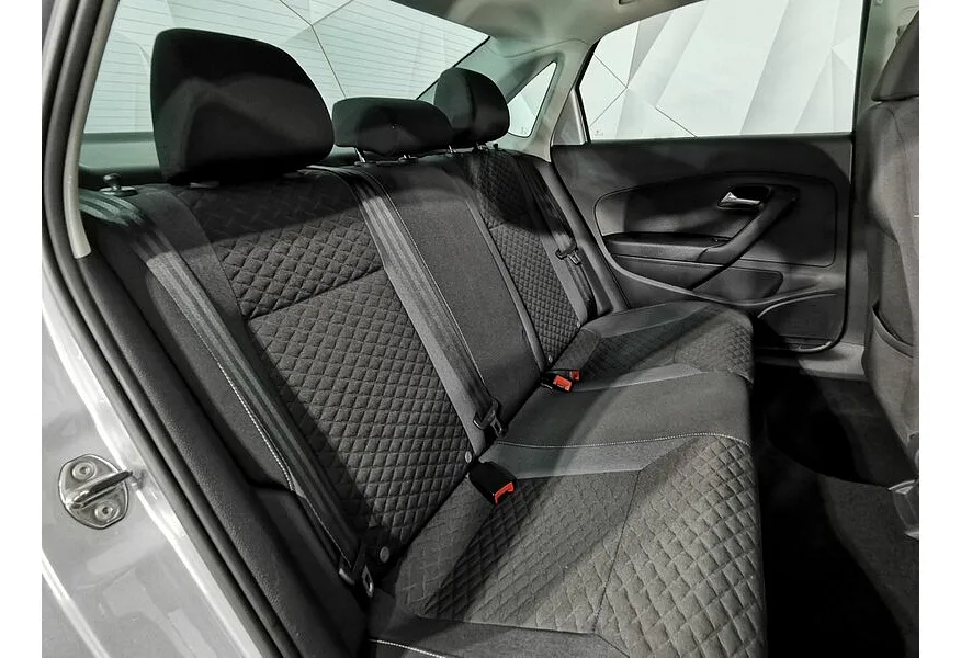 Volkswagen Polo 1.6 MPI MT (110 л.с.) Connect Серебристый в АВИЛОН. Слайд №16