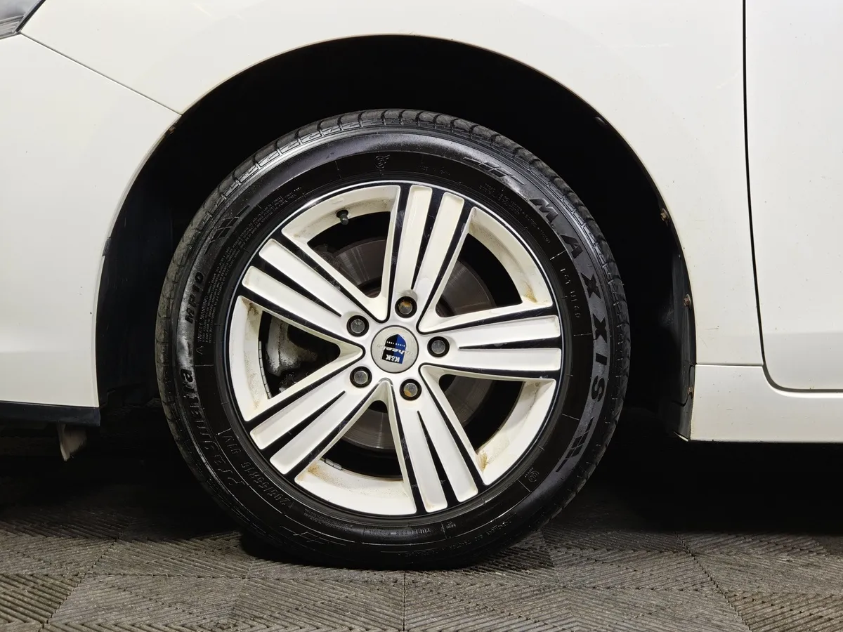 Toyota Verso 1.8 CVT (150 л.с.) Белый в АВИЛОН. Слайд №9