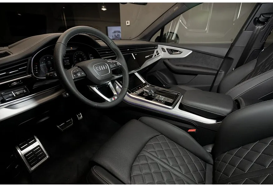 Audi Q8 3.0 TFSI tiptronic quattro (340 л.с.) Черный в АВИЛОН. Слайд №5