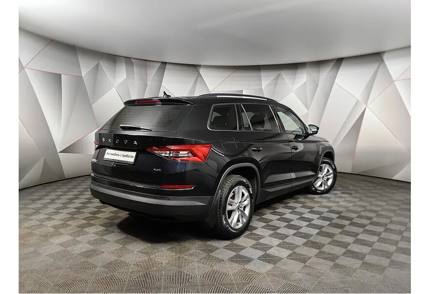Skoda Kodiaq 2.0 TSI DSG 4X4 (180 л.с.) Черный в АВИЛОН. Слайд №2