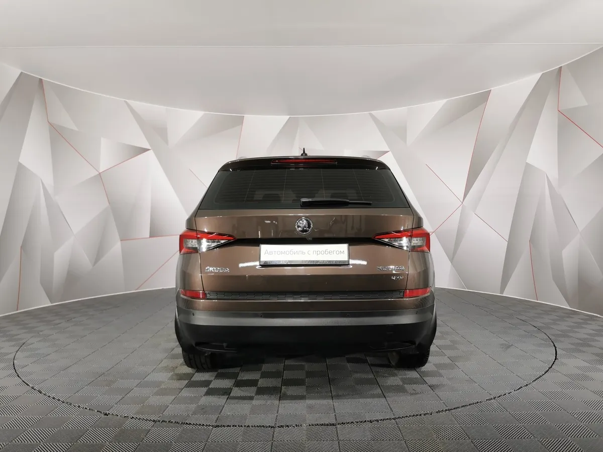 Skoda Kodiaq 2.0 TSI DSG 4X4 (180 л.с.) Коричневый в АВИЛОН. Слайд №8