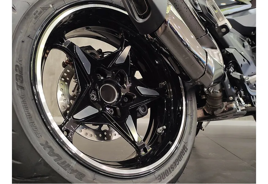 BMW Motorrad R 1300 R R 1300 R 1300 см³ (145 л.с.) (145) 1300 Черный в АВИЛОН. Слайд №9