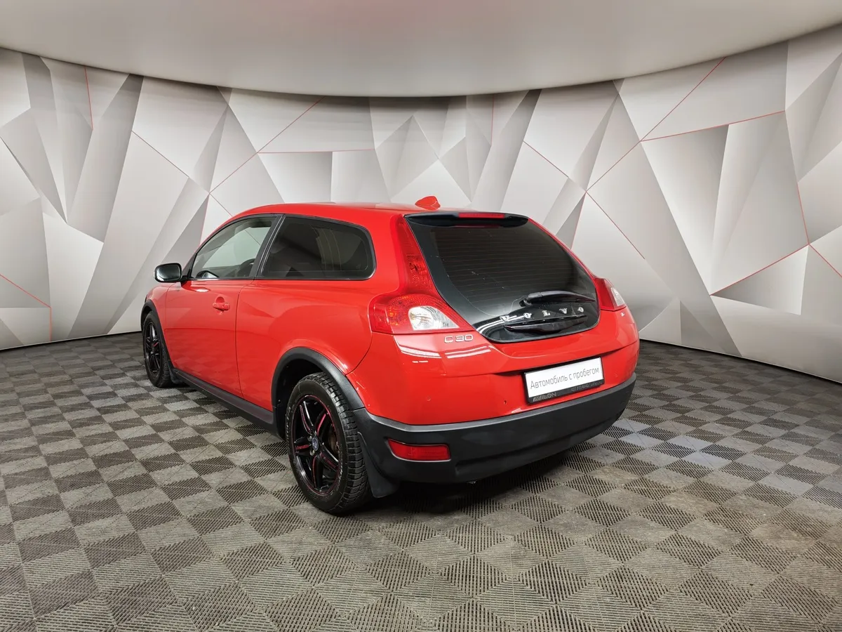 Volvo C30 1.6 MT (100 л.с.) Красный в АВИЛОН. Слайд №4
