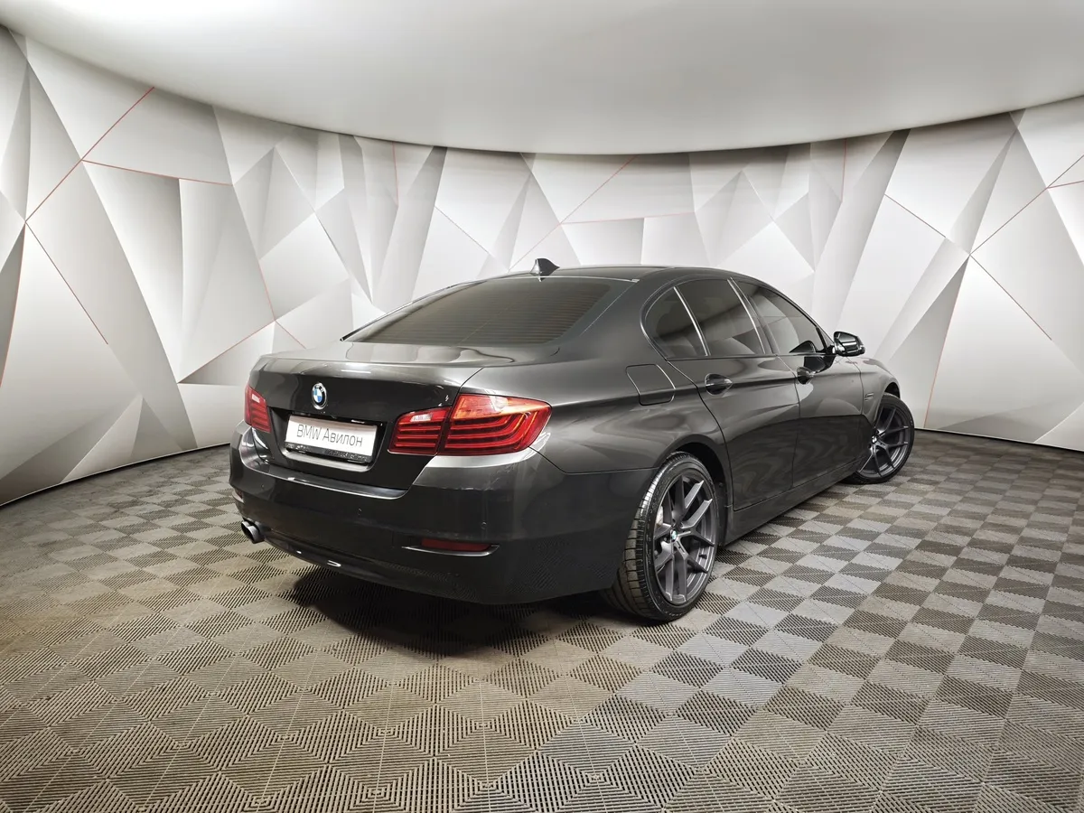 BMW 5 серия 520i AT (184 л.с.) Коричневый в АВИЛОН. Слайд №2