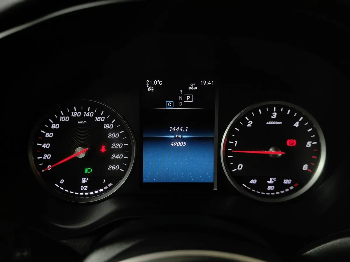 Mercedes-Benz GLC 220 d 9G-TRONIC 4MATIC (194 л.с.) Premium Серебристый в АВИЛОН. Слайд №15