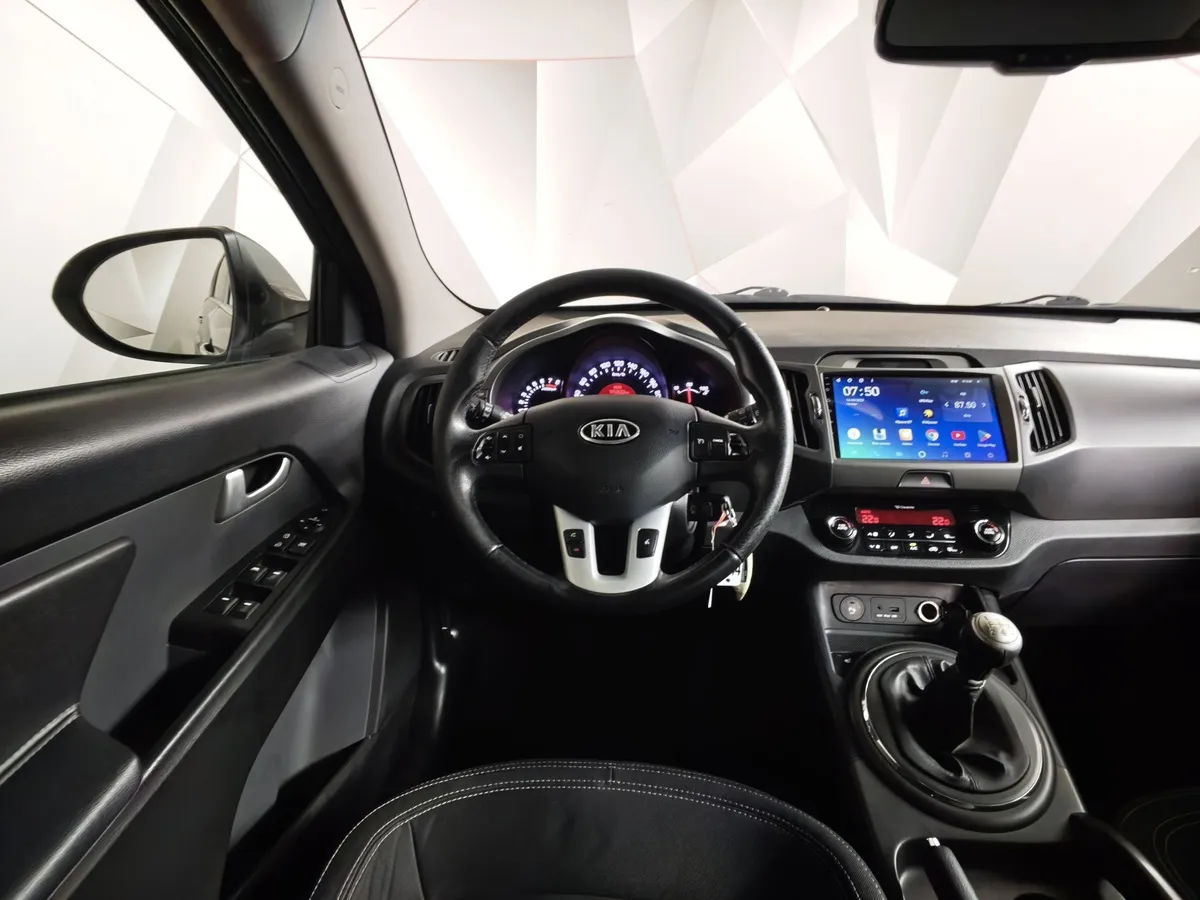 Kia Sportage 2.0 MT 4WD (150 л.с.) Серебристый в АВИЛОН. Слайд №17