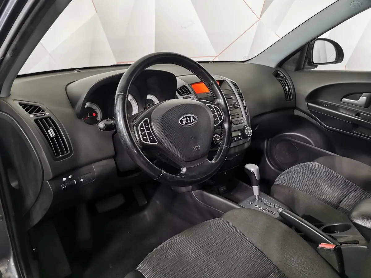Kia Ceed 2.0 AT (143 л.с.) Серый в АВИЛОН. Слайд №16