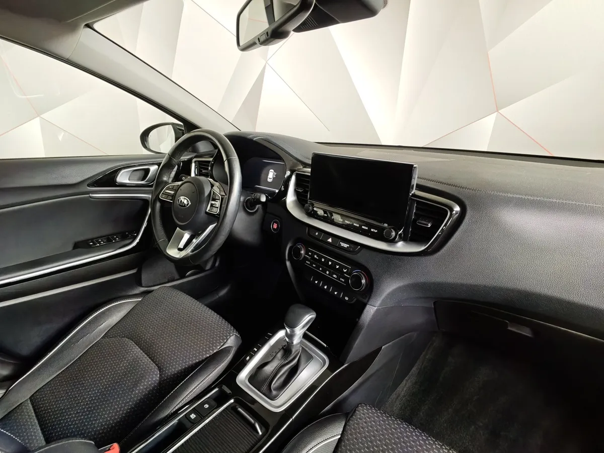 Kia Ceed 1.4 T-GDI AMT (140 л.с.) Comfort Черный в АВИЛОН. Слайд №13