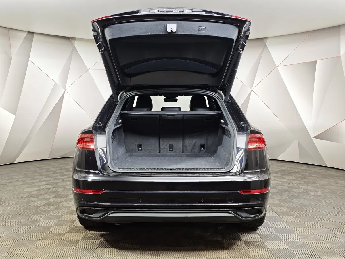 Audi Q8 55 TFSI Tiptronic quattro (340 л.с.) Черный в АВИЛОН. Слайд №11