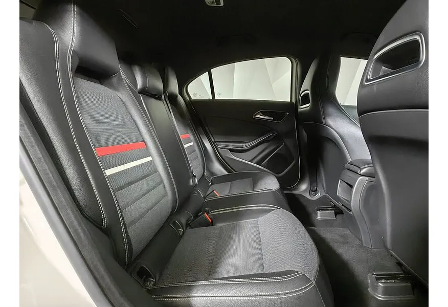 Mercedes-Benz A-Класс 180 7G-DCT (122 л.с.) Белый в АВИЛОН. Слайд №16