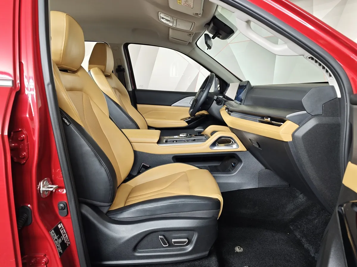 Changan HUNTER PLUS 2.0 AT 4WD (226 л.с.) Luxe Красный в АВИЛОН. Слайд №23