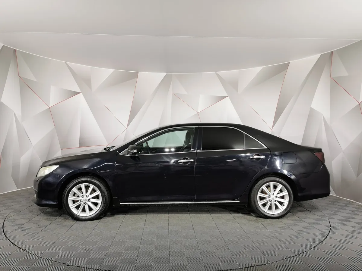 Toyota Camry 2.5 AT (181 л.с.) Черный в АВИЛОН. Слайд №5