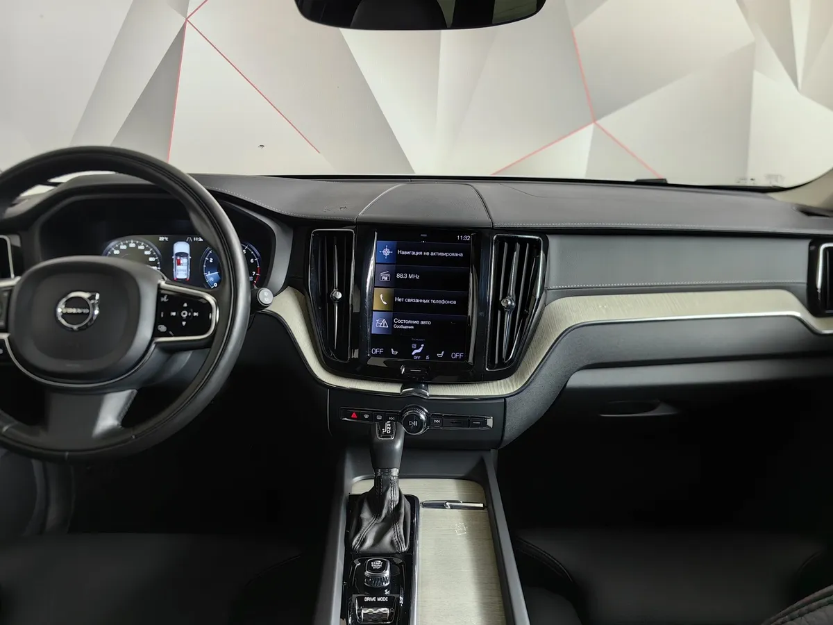 Volvo XC60 2.0 T5 AT AWD (249 л.с.) Momentum Белый в АВИЛОН. Слайд №15