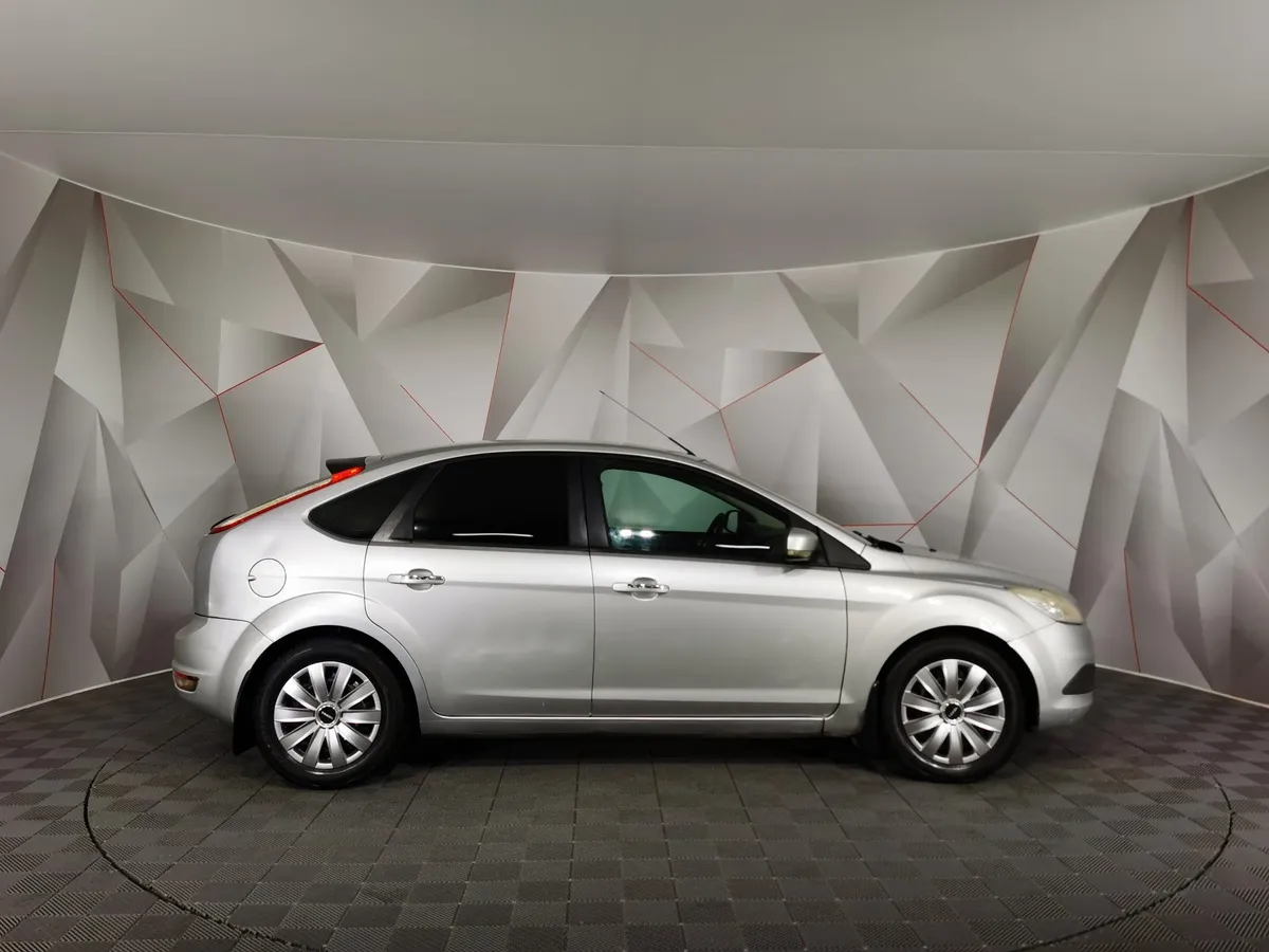 Ford Focus 1.6 MT (101 л.с.) Серебристый в АВИЛОН. Слайд №6