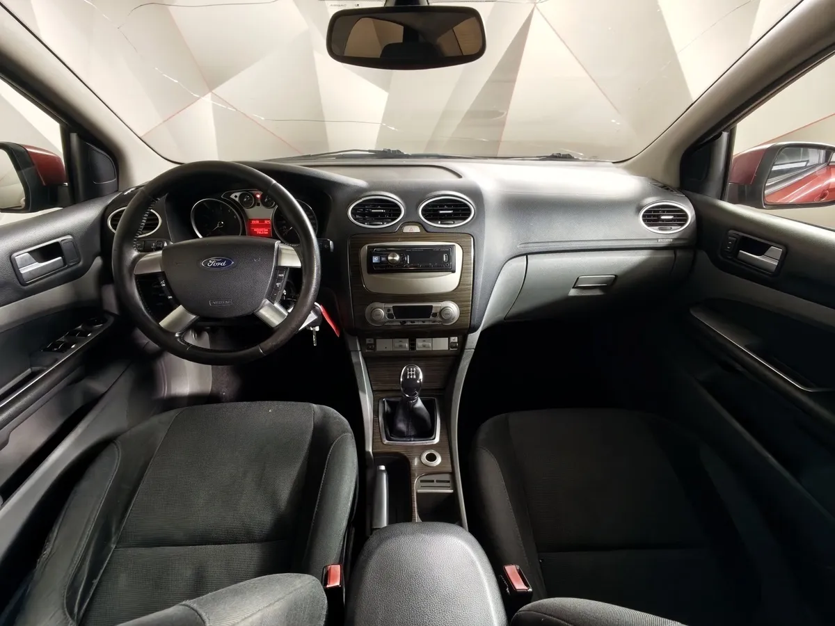 Ford Focus 1.6 MT (116 л.с.) Ghia Оранжевый в АВИЛОН. Слайд №10