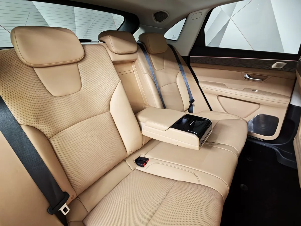 Seres M5 1.5 AT 4WD (496 л.с.) Premium Черный в АВИЛОН. Слайд №16