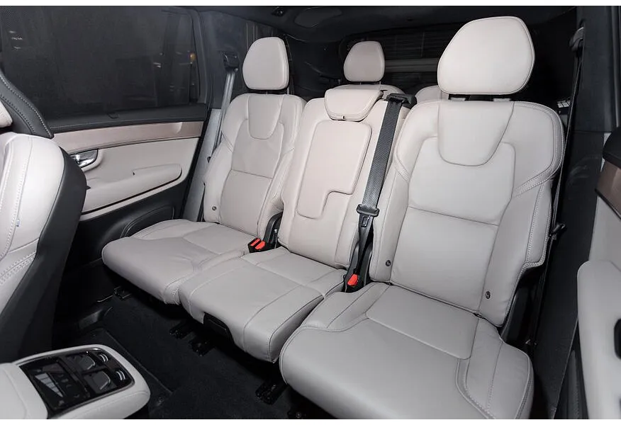 Volvo XC90 2.0 B5 mild hybrid AT AWD (7 мест) (250 л.с.) Ultra Bright Красный в АВИЛОН. Слайд №7