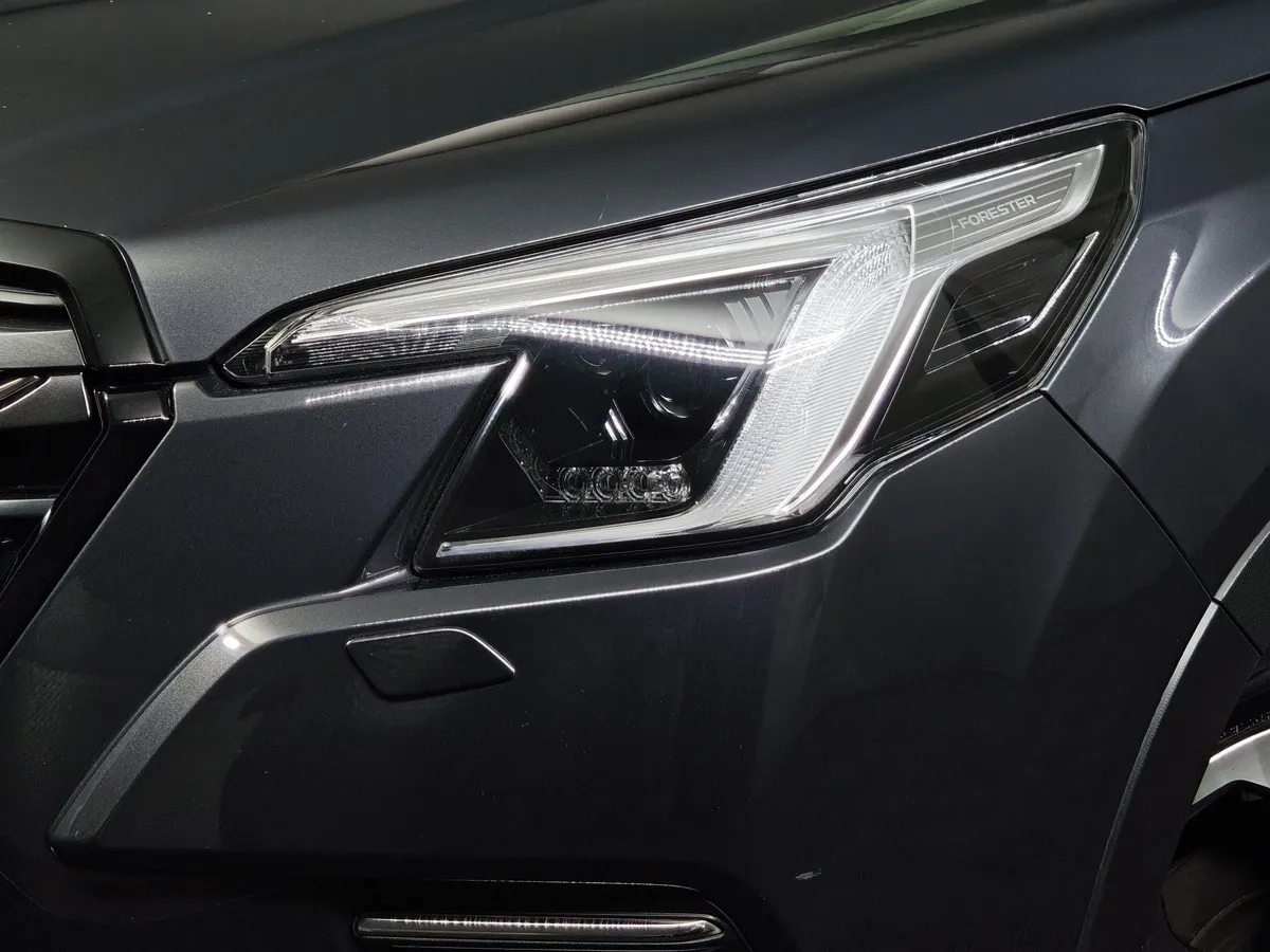 Subaru Forester 2.5 CTV AWD (185 л.с.) Sport Серый в АВИЛОН. Слайд №10