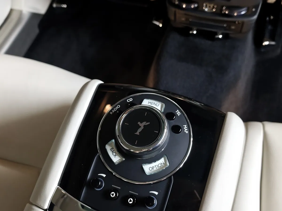 Rolls-Royce Ghost 6.6 AT (570 л.с.) Individual Серый в АВИЛОН. Слайд №31