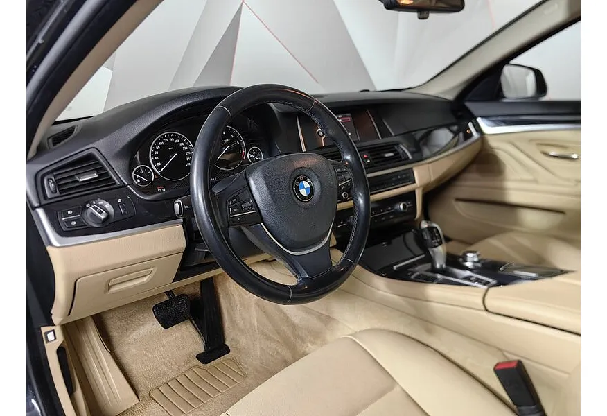 BMW 5 серия 520i Steptronic (184 л.с.) Базовая. Локальная сборка Черный в АВИЛОН. Слайд №12