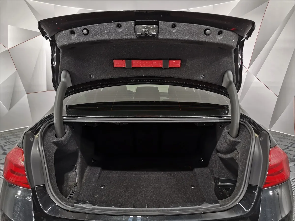 BMW 3 серия 318i AT (136 л.с.) Черный в АВИЛОН. Слайд №9