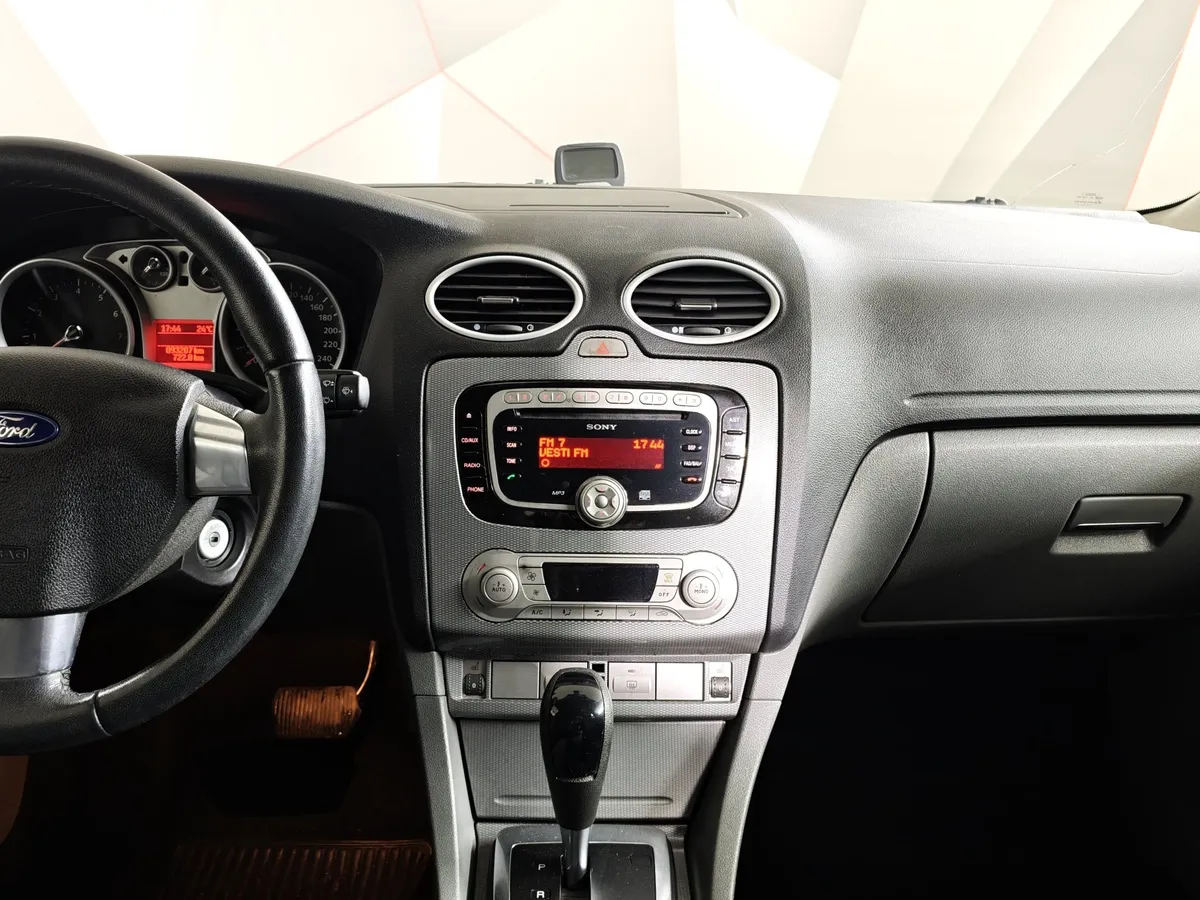 Ford Focus 1.6 AT (101 л.с.) Titanium Серебристый в АВИЛОН. Слайд №15