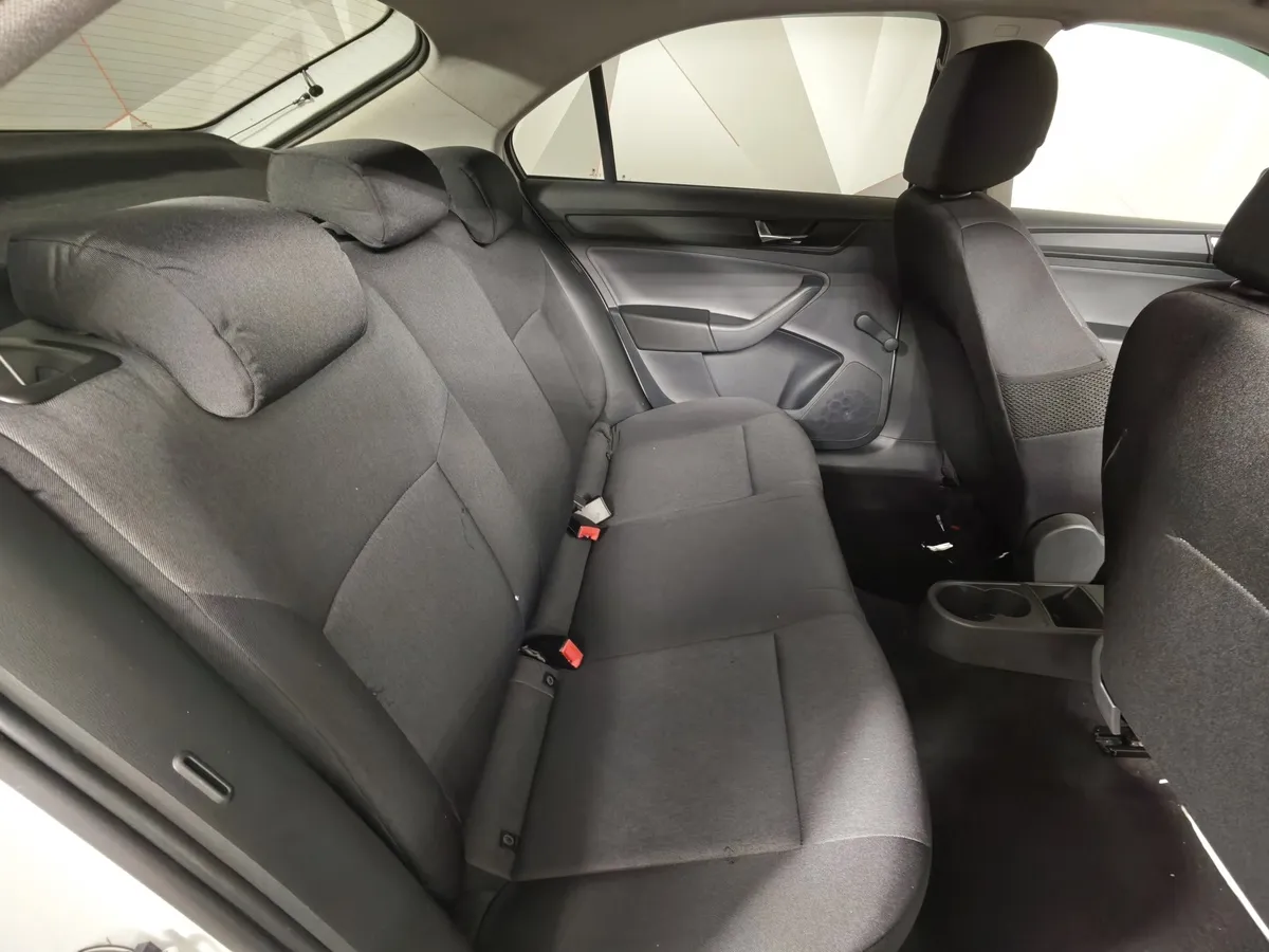 Skoda Rapid 1.6 MT (90 л.с.) Белый в АВИЛОН. Слайд №14