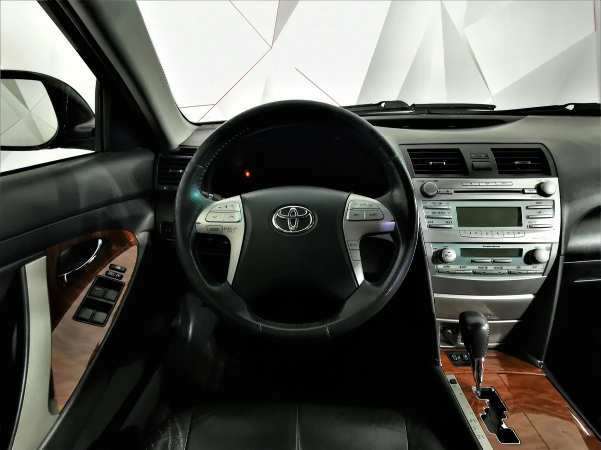 Toyota Camry 2.4 VVT-i AT (167 л.с.) Черный в АВИЛОН. Слайд №17
