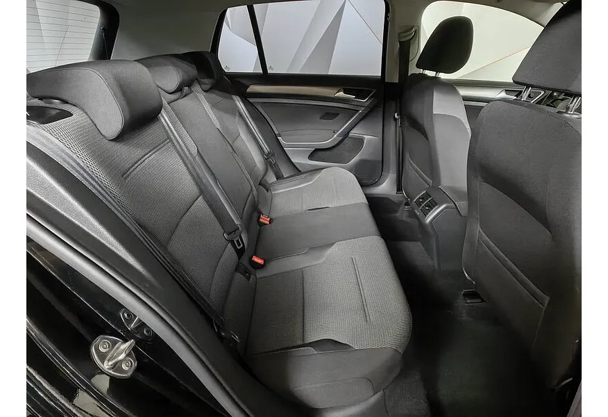 Volkswagen Golf 1.6 AT (110 л.с.) Comfortline Черный в АВИЛОН. Слайд №12