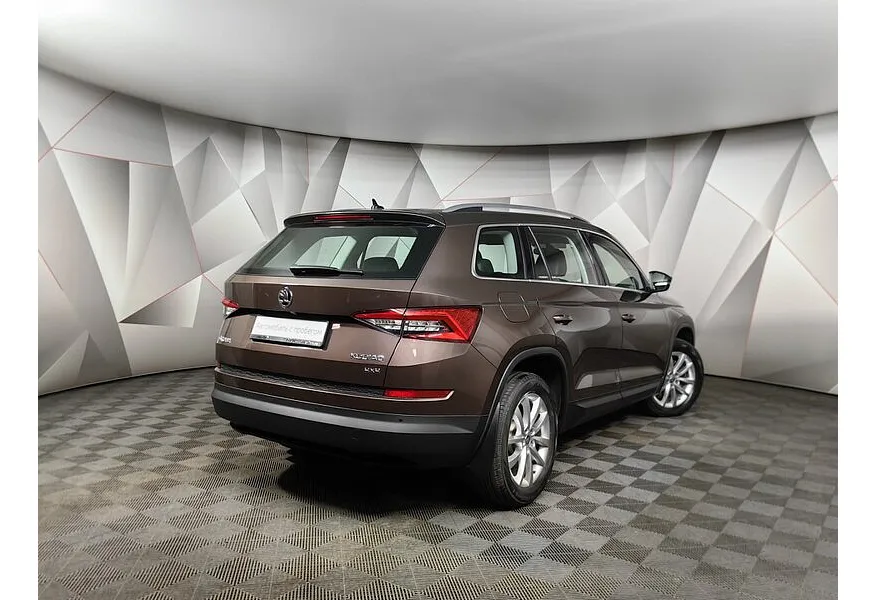 Skoda Kodiaq 2.0 TSI DSG 4X4 (180 л.с.) Коричневый в АВИЛОН. Слайд №2