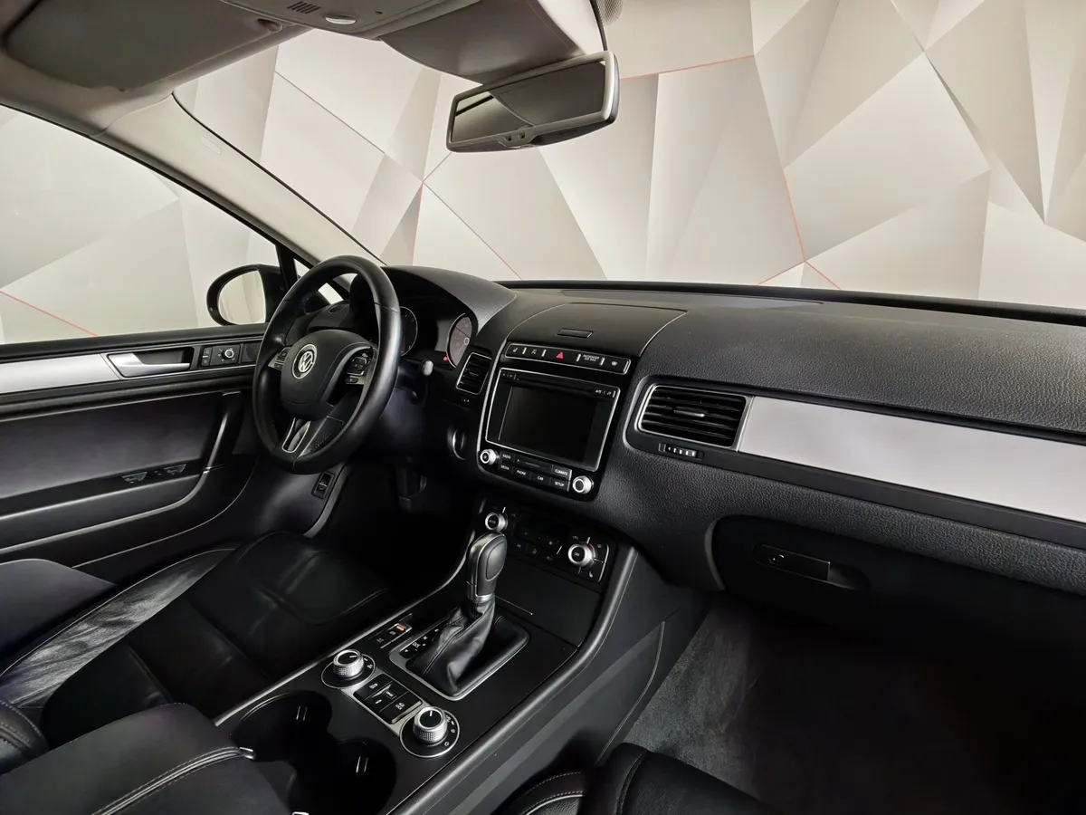 Volkswagen Touareg 2.0 TSI Tiptronic 4Motion (249 л.с.) Exclusive Черный в АВИЛОН. Слайд №13