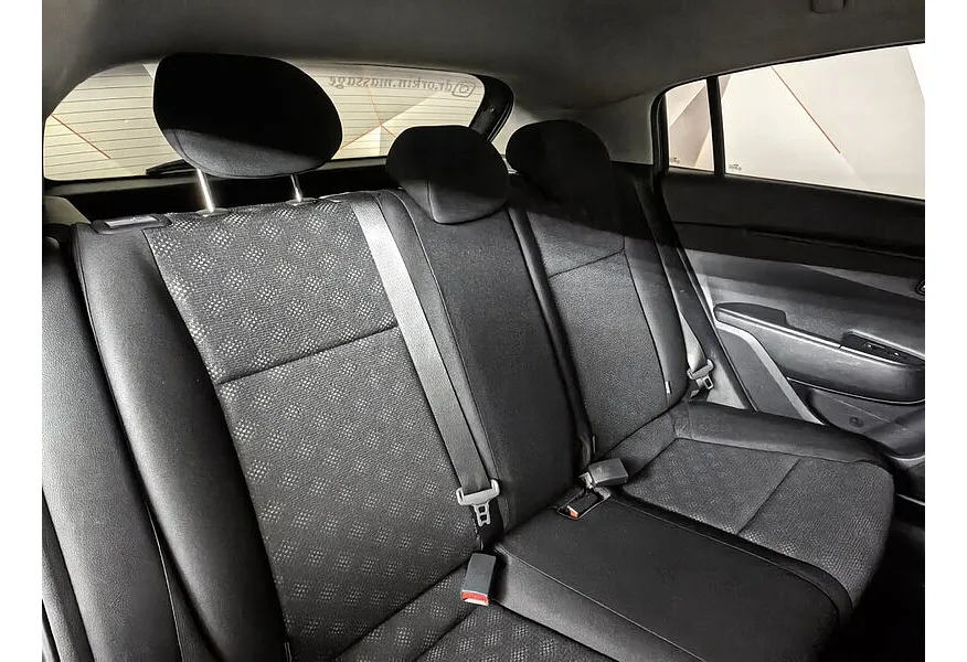 Kia Rio X-Line 1.6 AT (123 л.с.) Prestige Черный в АВИЛОН. Слайд №15