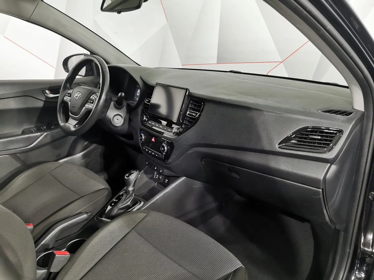 Hyundai Solaris 1.6 AT (123 л.с.) Comfort + Light Черный в АВИЛОН. Слайд №12