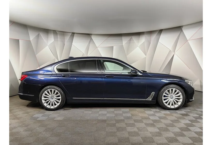 BMW 7 серия 750Li xDrive AT (450 л.с.) Pure Excellence Синий в АВИЛОН. Слайд №3