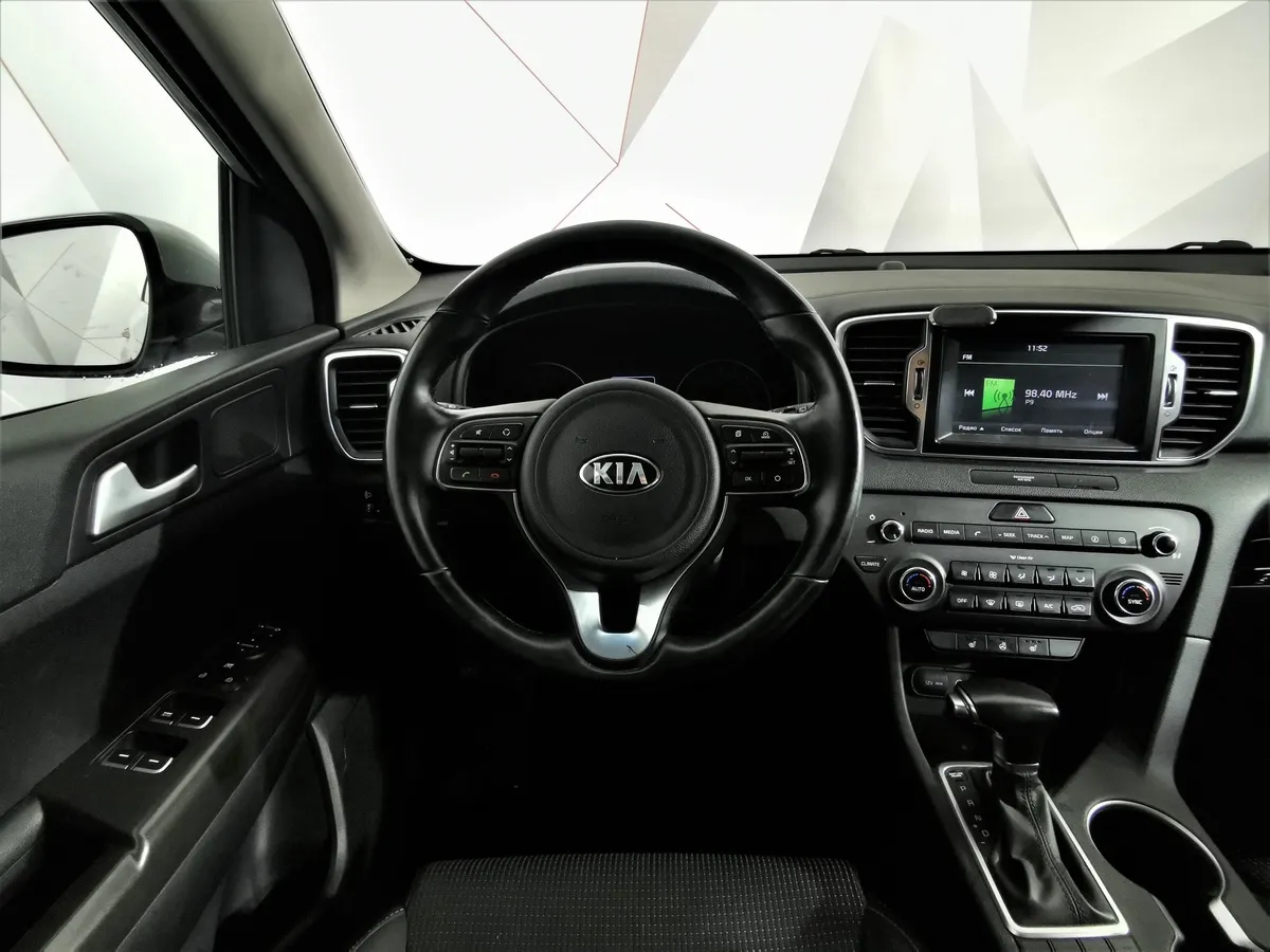 Kia Sportage 2.0 AT (150 л.с.) Серебристый в АВИЛОН. Слайд №19
