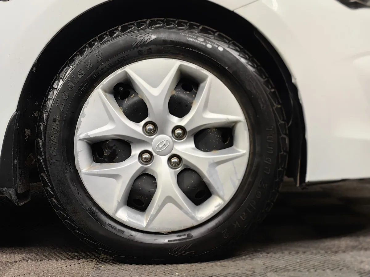 Hyundai Solaris 1.6 AT (123 л.с.) Белый в АВИЛОН. Слайд №9