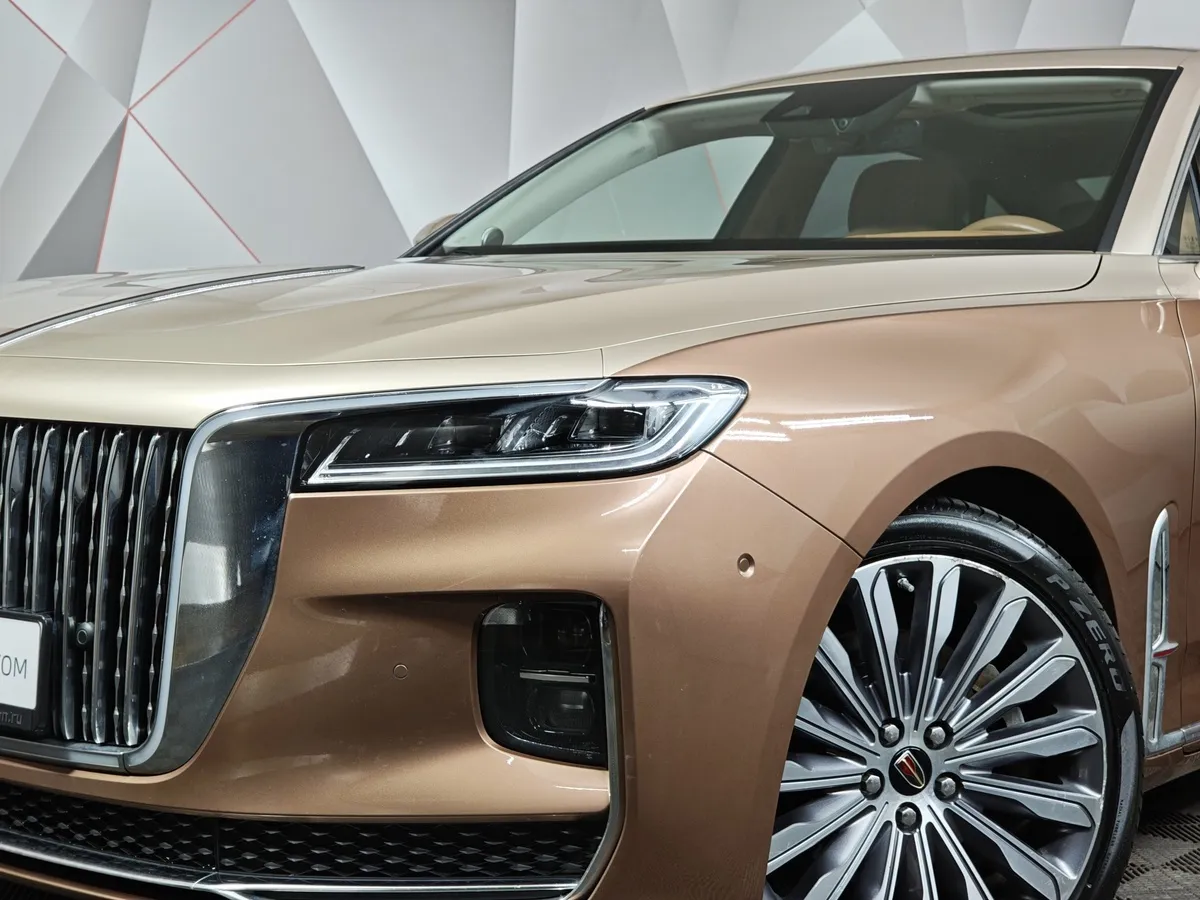 Hongqi H9 2.0T AT (245 л.с.) Делюкс двухцветный Коричневый в АВИЛОН. Слайд №10