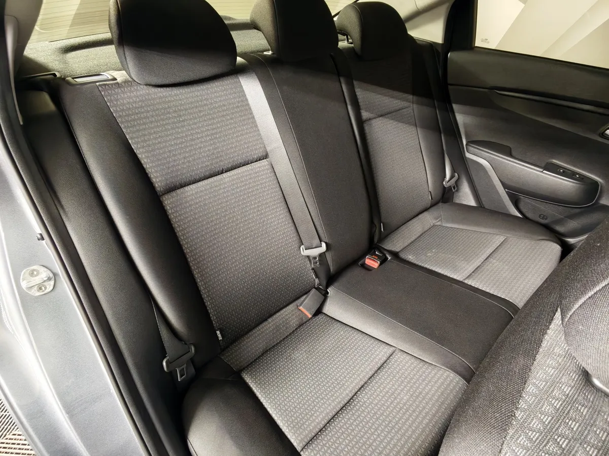 Kia Rio 1.6 AT (123 л.с.) Серый в АВИЛОН. Слайд №17