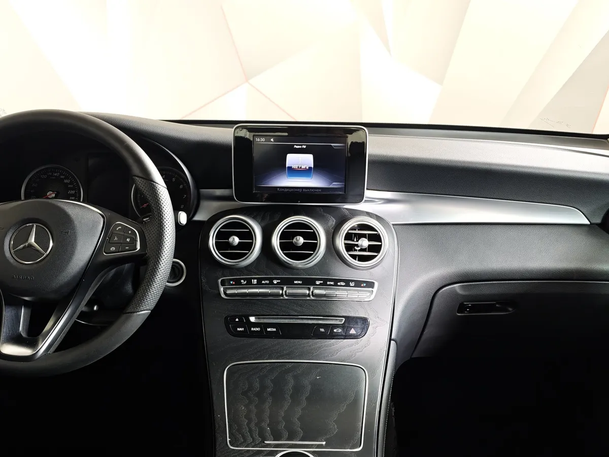Mercedes-Benz GLC 250 9G-TRONIC 4MATIC (211 л.с.) Premium Черный в АВИЛОН. Слайд №15