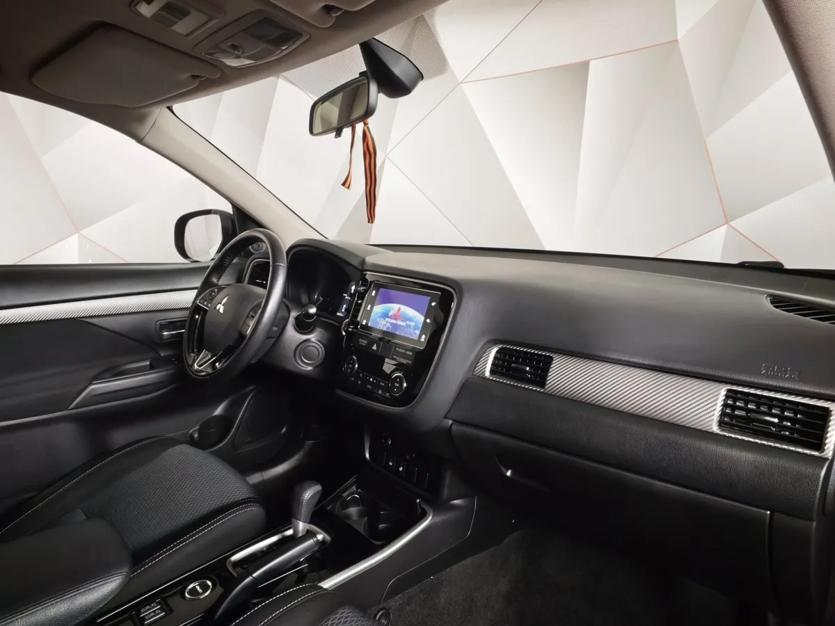 Mitsubishi Outlander 2.0 CVT 4WD (146 л.с.) Черный в АВИЛОН. Слайд №13