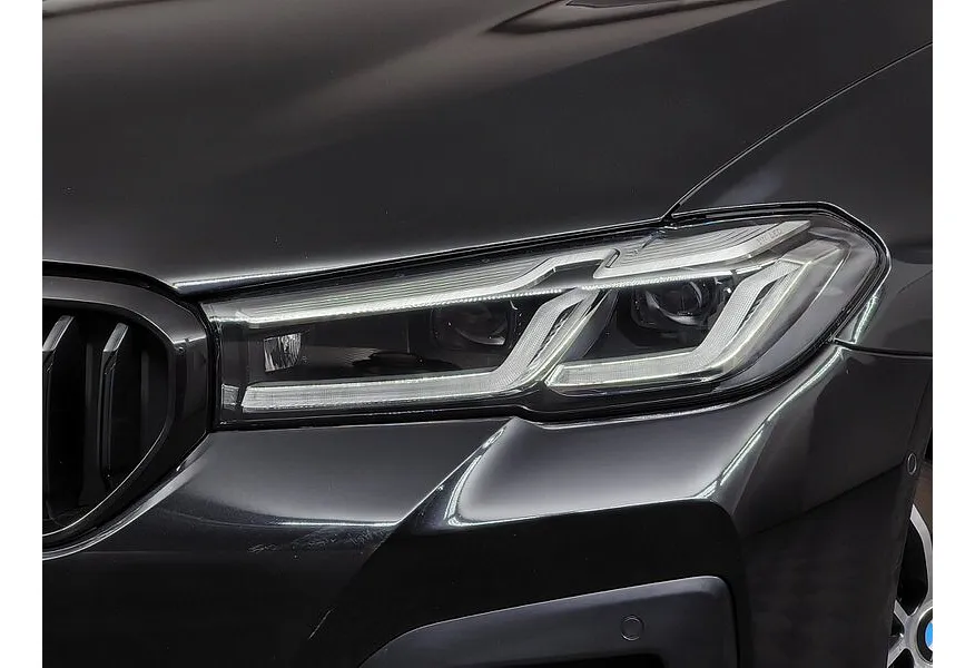 BMW 5 серия 520d xDrive Steptronic (190 л.с.) Base (Локальная сборка) Черный в АВИЛОН. Слайд №8