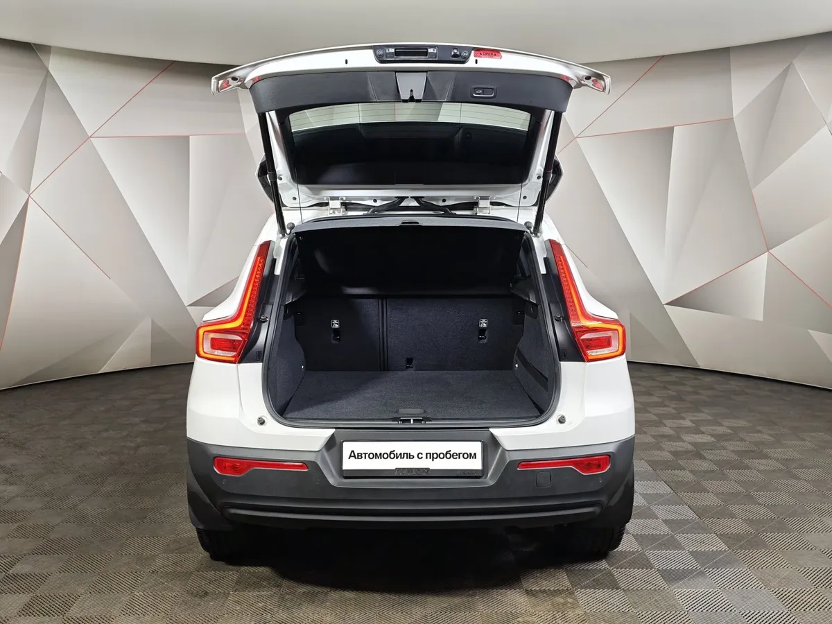 Volvo XC40 2.0 D3 Drive-E AT AWD (150 л.с.) Momentum Белый в АВИЛОН. Слайд №12